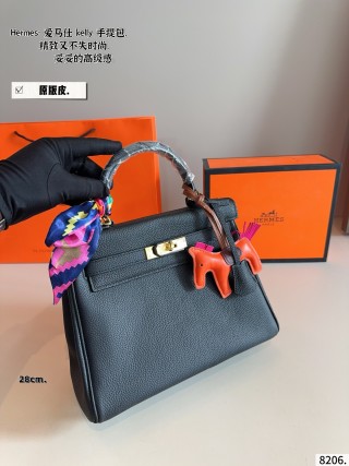 Hermès Kelly 28 Black Leather Handbag view 7