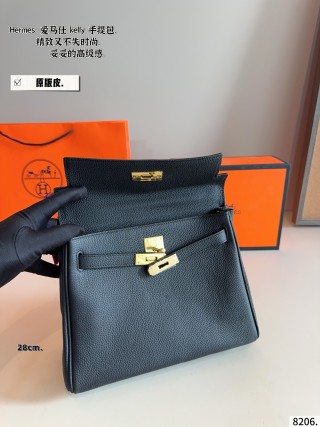 Hermès Kelly 28 Black Leather Handbag view 8