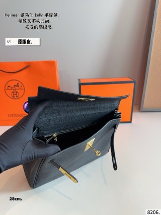 Hermès Kelly 28 Black Leather Handbag view 9