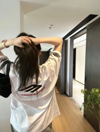Balenciaga Logo Cream Short Sleeve T-Shirt view 8