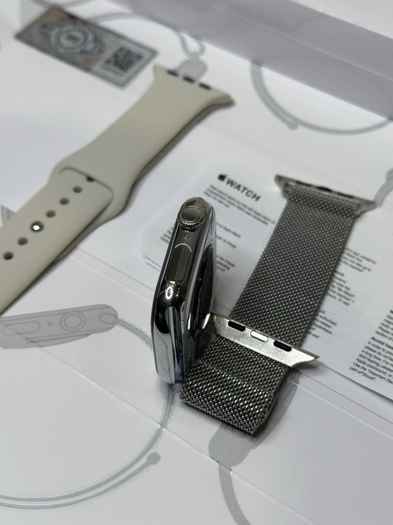 Apple Watch Series 10 46mm Titanium Silver UA Replica view