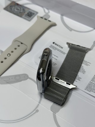 Apple Watch Series 10 46mm Titanium Silver UA Replica view 4