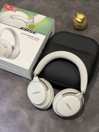 Bose QuietComfort Ultra White Headphones - 1:1 UA view 12