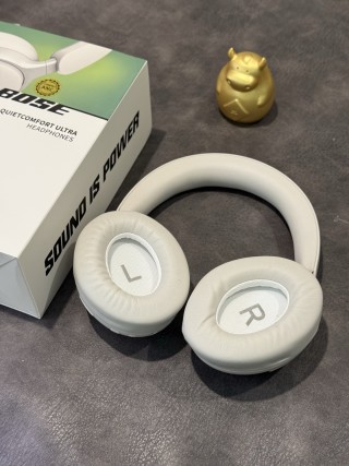 Bose QuietComfort Ultra White Headphones - 1:1 UA view 2
