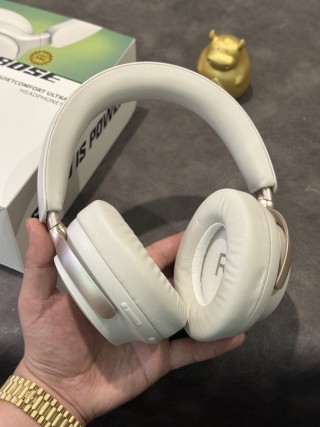 Bose QuietComfort Ultra White Headphones - 1:1 UA view 5