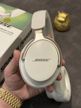 Bose QuietComfort Ultra White Headphones - 1:1 UA view 6