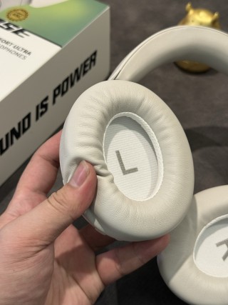Bose QuietComfort Ultra White Headphones - 1:1 UA view 8