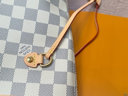 Louis Vuitton Neverfull Damier Azur Tote Bag view 4
