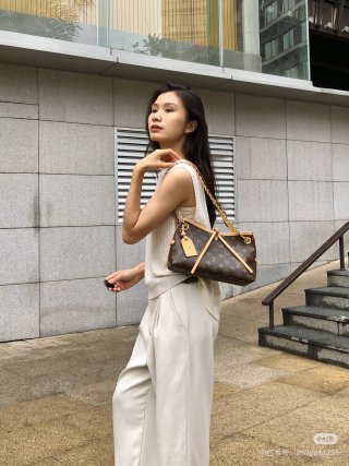 Louis Vuitton Twist Monogram Canvas Shoulder Bag Cream & Brown view 2