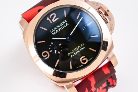 Panerai Luminor Marina Automatic Rose Gold Black Dial view 4