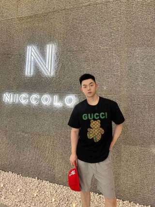 Gucci Black Short Sleeve T-Shirt with GG Motif Print view 8