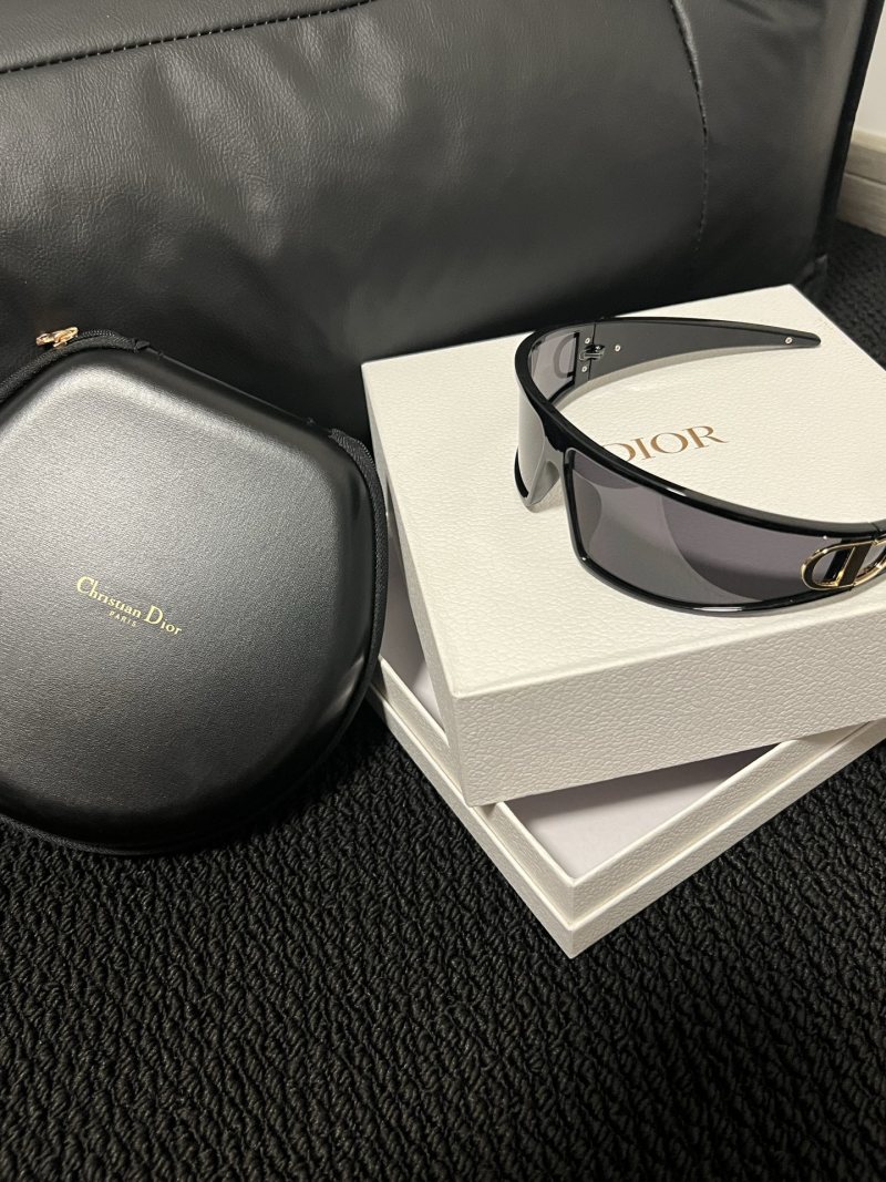 Dior Foldable Sunglasses Black view