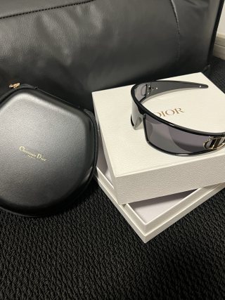 Dior Foldable Sunglasses Black view 3