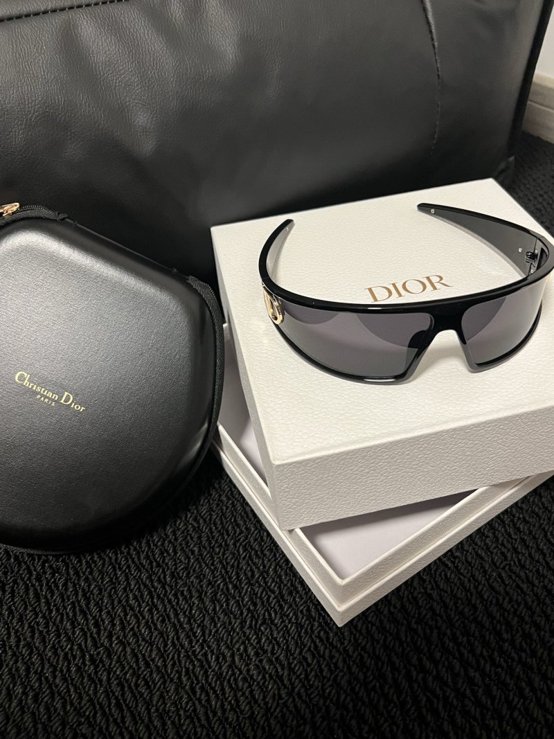 Dior Foldable Sunglasses Black view