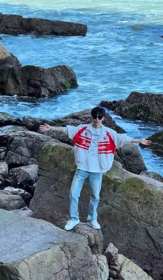 Red & White Colour-Block Windbreaker Jacket view 2