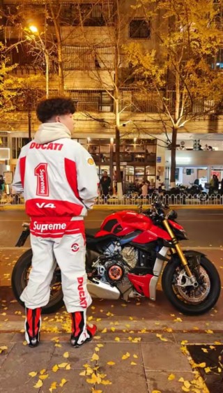 Red & White Colour-Block Windbreaker Jacket view 3