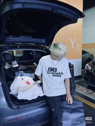 Balenciaga Paris Graffiti White T-Shirt view 5