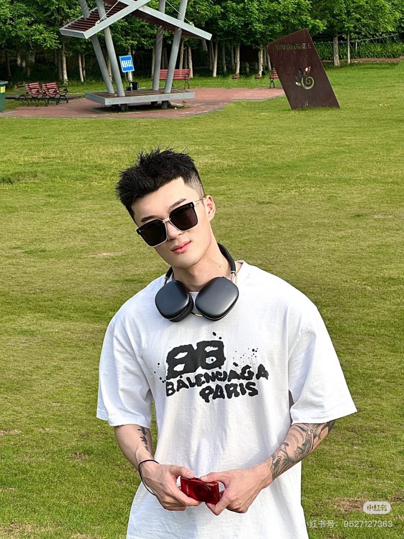 Balenciaga Paris Graffiti White T-Shirt view
