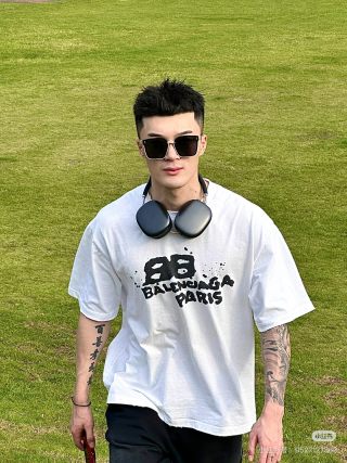 Balenciaga Paris Graffiti White T-Shirt view 7