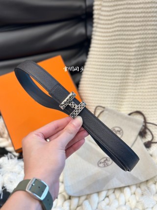 Hermès Garden Party Buckle Reversible Leather Belt Black view 4