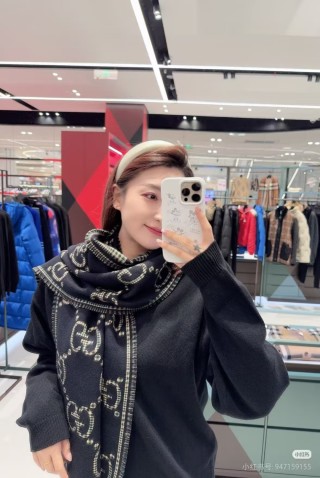 Gucci GG Monogram Double-Sided Wool Scarf Black Green view 2