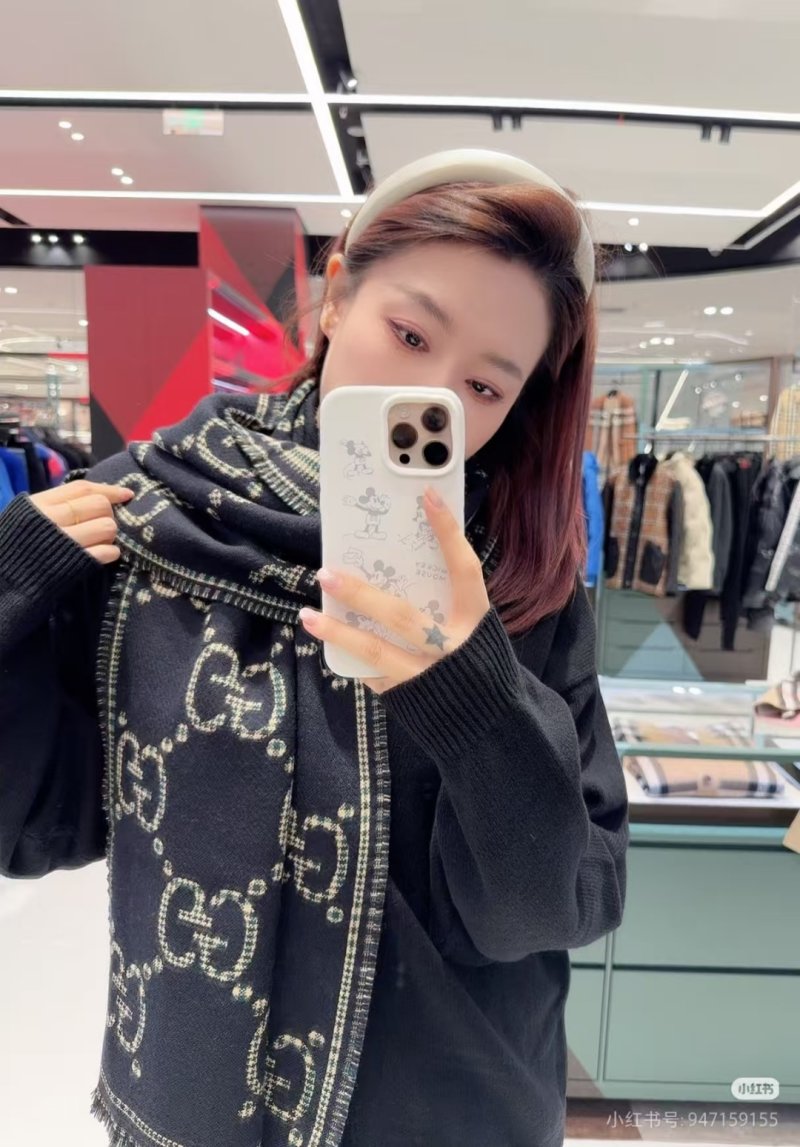 Gucci GG Monogram Double-Sided Wool Scarf Black Green view