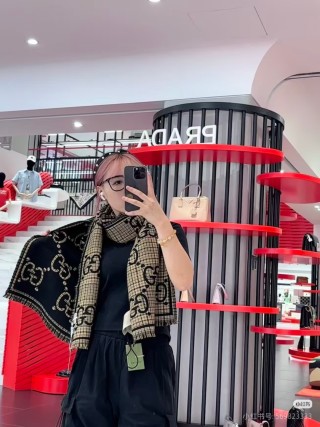 Gucci GG Monogram Double-Sided Wool Scarf Black Green view 8