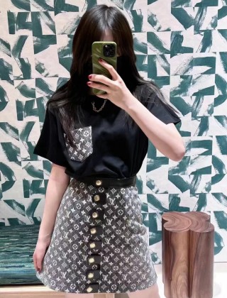 Black Monogram Logo Crop T-Shirt view 8