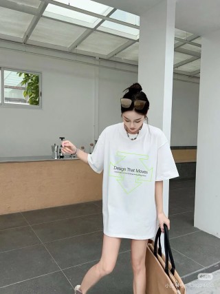 White Design That Moves Graphic T-Shirt view 1