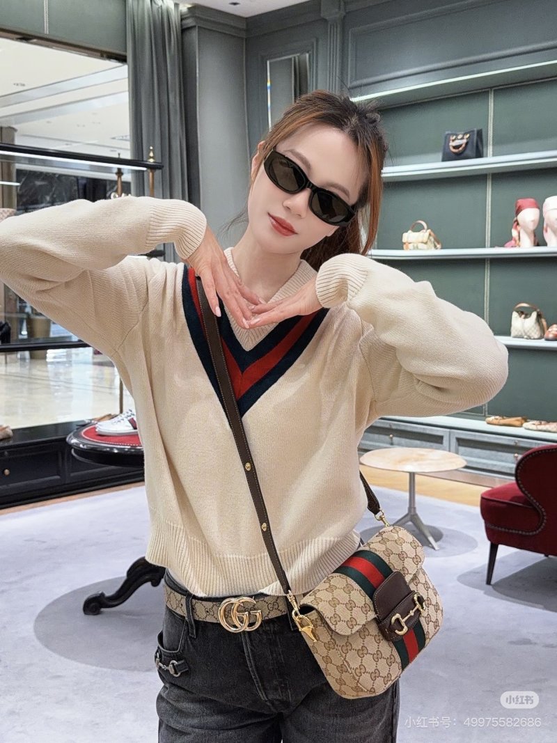 Gucci 1955 Horsebit Saddle Bag Beige view