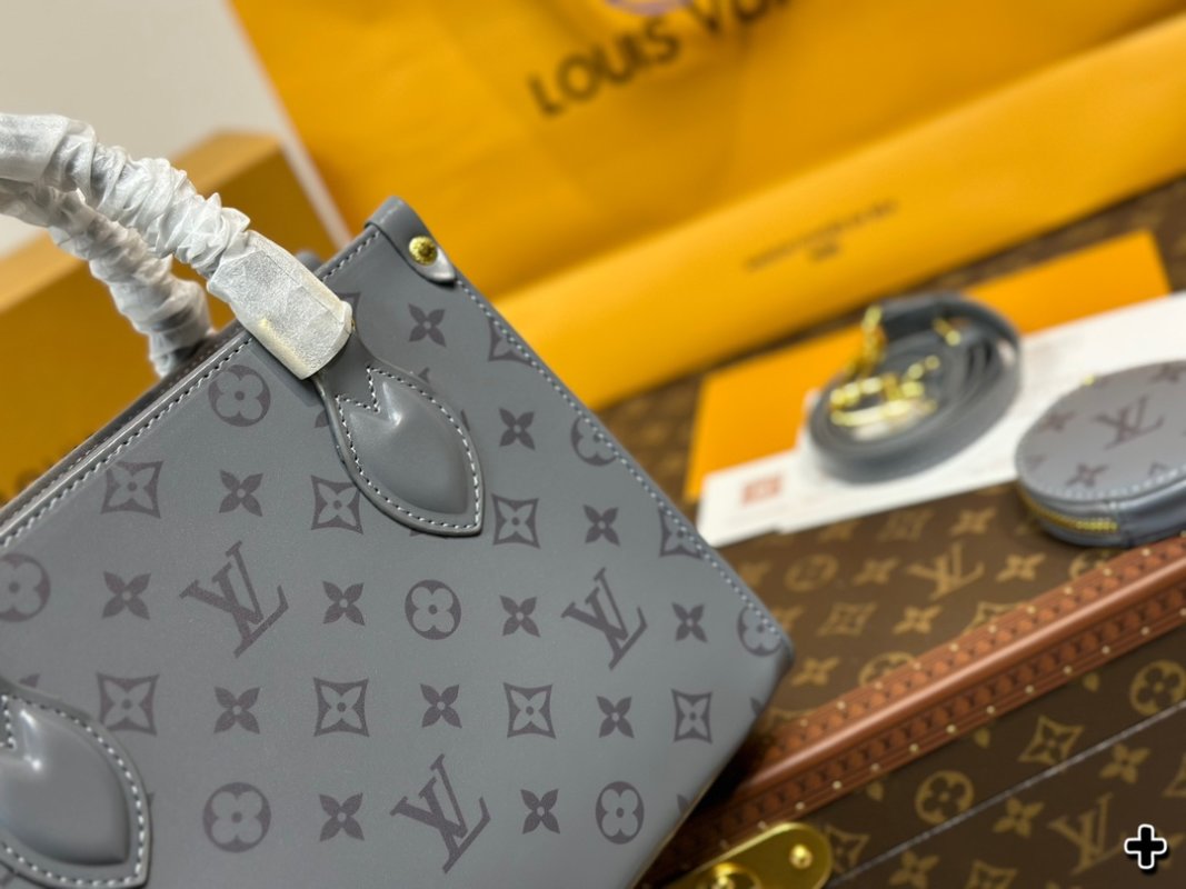 Louis Vuitton On The Go Medium Monogram Empreinte Grey Handbag view