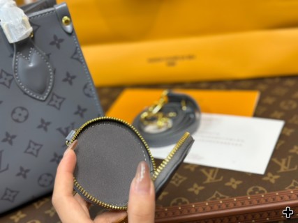 Louis Vuitton On The Go Medium Monogram Empreinte Grey Handbag view 8