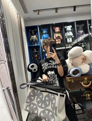 Missy Graphic Black Short-Sleeve T-Shirt view 9