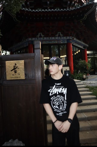 Stüssy Black Graphic Logo T-Shirt view 2