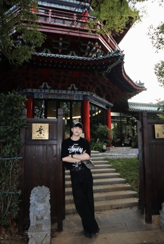 Stüssy Black Graphic Logo T-Shirt view 7