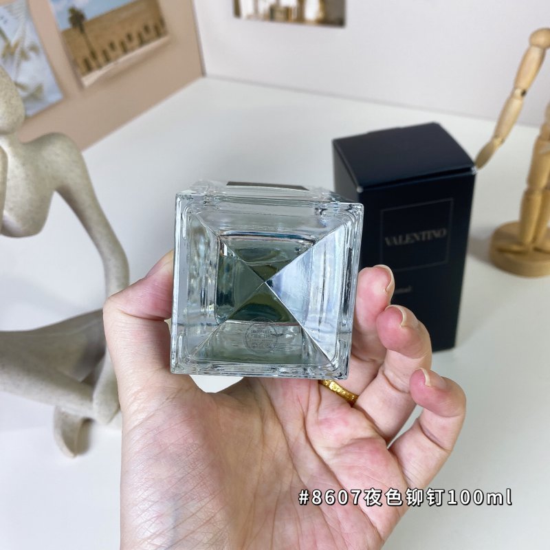 Valentino Rockstud Noir 100ml Eau de Parfum view
