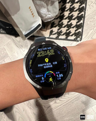 Huawei GT5 Pro Black Smart Watch view 2