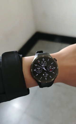 Huawei GT5 Pro Black Smart Watch view 3