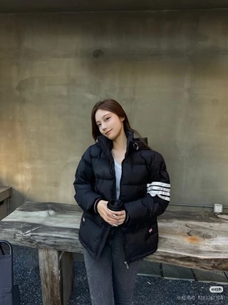 Black & Navy Colorblock Puffer Down Jacket view 3
