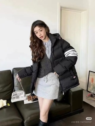 Black & Navy Colorblock Puffer Down Jacket view 4