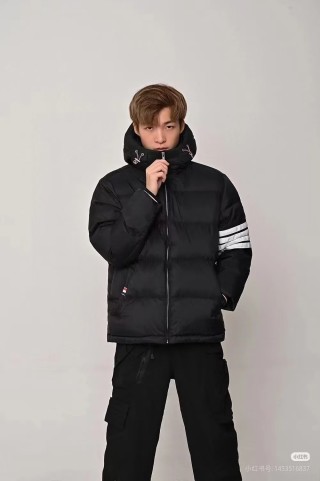 Black & Navy Colorblock Puffer Down Jacket view 8