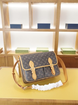 Louis Vuitton Monogram Crossbody Shoulder Bag Brown view 1
