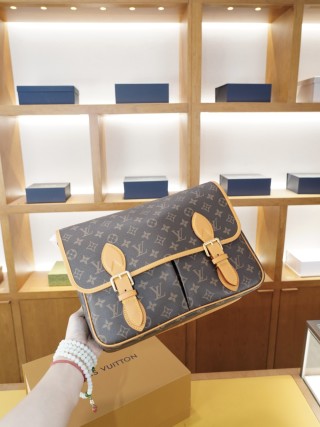 Louis Vuitton Monogram Crossbody Shoulder Bag Brown view 2
