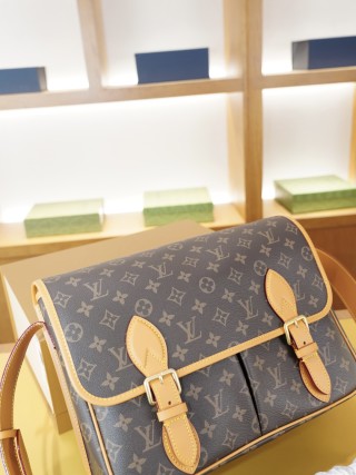 Louis Vuitton Monogram Crossbody Shoulder Bag Brown view 3