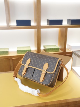 Louis Vuitton Monogram Crossbody Shoulder Bag Brown view 4