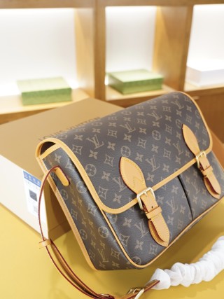 Louis Vuitton Monogram Crossbody Shoulder Bag Brown view 5
