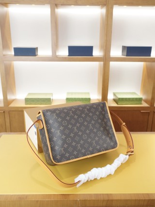 Louis Vuitton Monogram Crossbody Shoulder Bag Brown view 6