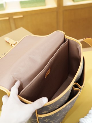 Louis Vuitton Monogram Crossbody Shoulder Bag Brown view 9