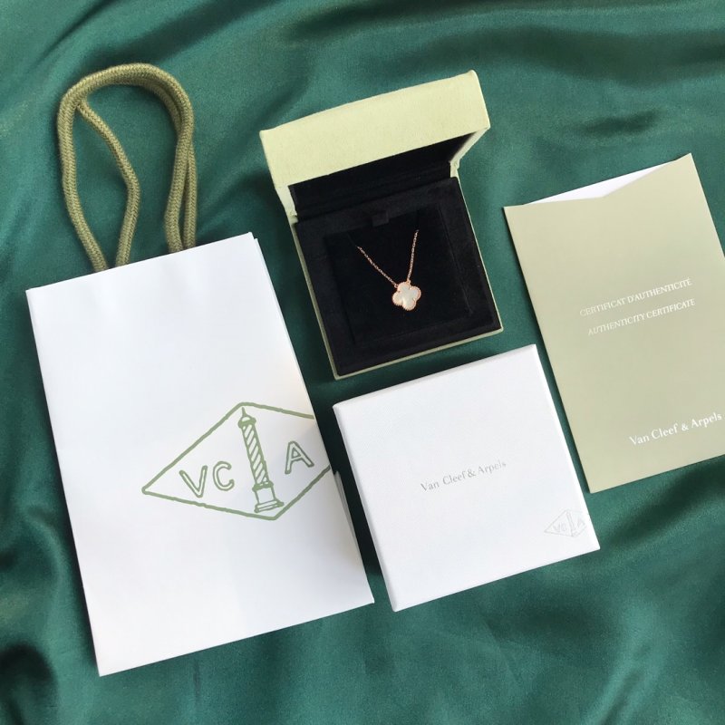 Van Cleef & Arpels Four-Leaf Clover Rose Gold Necklace