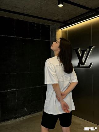 Louis Vuitton LV Monogram Embroidered White T-Shirt view 6